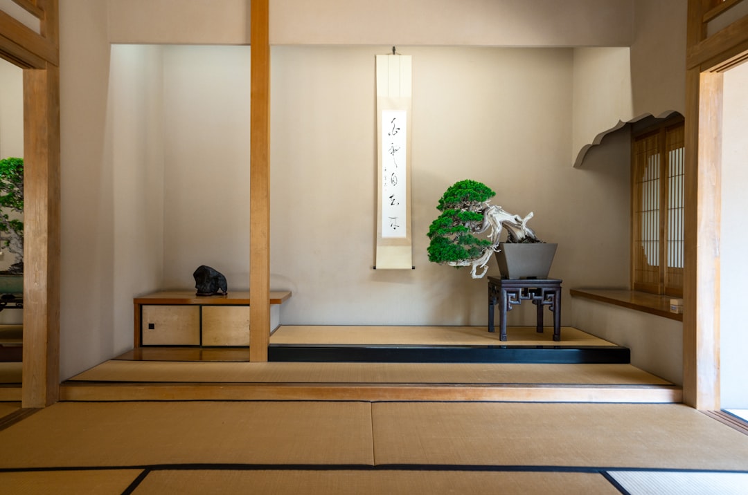 Japanese room with traditional decorations is shown.